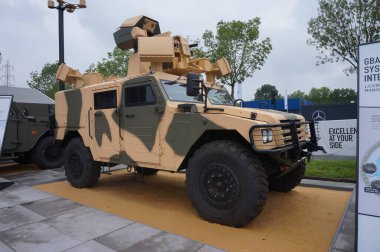 Paris Nord Villepinte, Fransa - 25 Haziran 2024 - Fransız üretici MBDA 'nın İHA karşıtı bir sistemi olan Sky Warden, Arquus Sherpa hafif zırhlı aracına monte edildi ve Eurosatory Silah Fuarı' nda sergilendi
