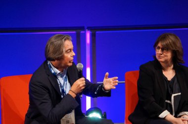 Toulouse, Fransa - 10 Eylül 2024 - Philippe Blatt (Astroscale France) ve Hlne Blanchard (ArianeGroup Uzay Sistemleri Güvenliği) ile 7.