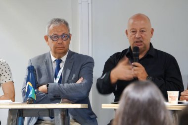 Paris-La Dfense, Fransa - 25 Haziran 2024 - Assises du Newspace (ASN 2024), Fransa 'nın Newspace kongresi, SEMECCEL CEO' su J.-B. Debois ve İcat Mühendisi P.J. Billotte. 