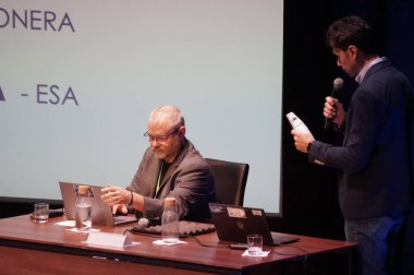 Antibes, Fransa - 22 Ekim 2024 - Dr. Thierry Fusco, Fransız ONERA Bilim Direktör Yardımcısı ve ESA mühendisi Andrea Di Mira, Uluslararası Uzay Optiği Konferansına eş başkanlık etmektedirler (ICSO 2024)