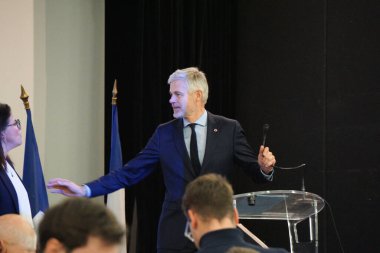 Quint, Fransa - 5 Aralık 2024 - Laurent Wauquiez, eski bakan, Ulusal Meclis 'in grup başkanı, Haute-Garonne Les Republicains Federasyonu' nun (LR) yıl sonu etkinliğinde konuşuyor.