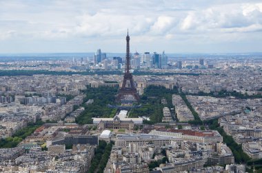 Paris, Fransa - 22 Haziran 2024 - Montparnasse Kulesi 'nden Fransız başkentinin en zengin ve zengin kısmına genel görüş: 7, 15, 16. Arrondissements, Tour Eiffel, La Dfense İş Bölgesi Bölgesi' ne