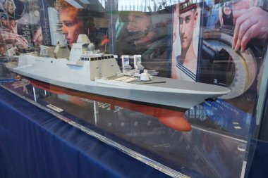 Aussonne, Fransa - 18 Nisan 2025 - Toulouse Uluslararası Fuar Fuarı 'nda sergilenen Fransız gemi yapımcısı Naval Group tarafından üretilen bir donanma hava savunma destroyeri olan Aquitaine sınıfı FREMM DA' nın ölçekli modeli
