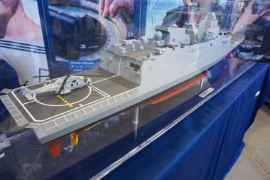 Aussonne, Fransa - 18 Nisan 2025 - Toulouse Uluslararası Fuar Fuarı 'nda sergilenen Fransız gemi yapımcısı Naval Group tarafından üretilen bir donanma hava savunma destroyeri olan Aquitaine sınıfı FREMM DA' nın ölçekli modeli