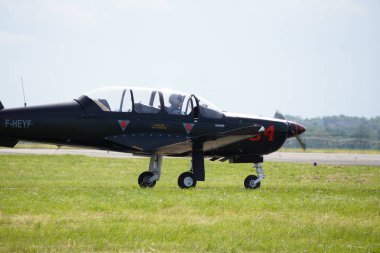 Muret-Lherm Havalimanı, Fransa - 10 Mayıs 2025 - Daher Socata TB-30 Epsilon, eski bir Fransız Hava Kuvvetleri eğitim uçağı, AirExpo 2025 'te gösterildi.