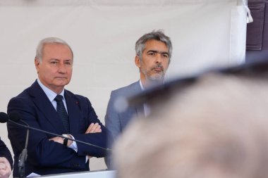 Toulouse, Fransa - 16 Mayıs 2025 - Belediye Başkanı Jean-Luc Moudenc ve Mercator Ocean International (okyanus bilimi araştırma merkezi) CEO 'su Pierre Bahurel Michel Lefebvre Roundabout' un açılışına katıldılar.