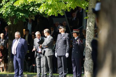 Toulouse, Fransa - 8 Mayıs 2025 - Aralarında Emniyet Müdürü General Alexandre Desporte, İtfaiye Teşkilatı Albayı Sbastien Verg ve Şube Üyesi Aurlien Taravella 'nın da bulunduğu Resmi Zafer Günü