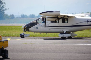 Muret, Fransa - 10 Mayıs 2025 - Partenavia Vulcanair P.68 Observer, ISAE-SUPAERO, Fransız Yüksek Havacılık ve Uzay Enstitüsü tarafından araştırma ve test için üretilen bir İtalyan hafif uçağı.