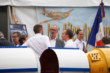 Toulouse, Fransa - 2 Temmuz 2025 - Thierry Levoir, CNES Toulouse Uzay Merkezi Direktörü Arnaud Mounier, SEMECCEL direktörü, Uzay Komutanlığı BA 101 açılış etkinliği