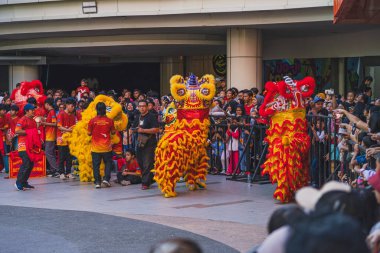 Balikpapan, Endonezya - 4 Şubat 2024 'te Balikpapan Plaza' da Çin 'in yeni yılını kutlamak için sahneye çıktılar.