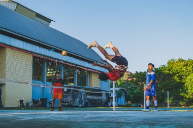 Balikpapan, Endonezya - 1 Ağustos 2024. Sepak Takraw, Güneydoğu Asya kökenli geleneksel bir spordur..