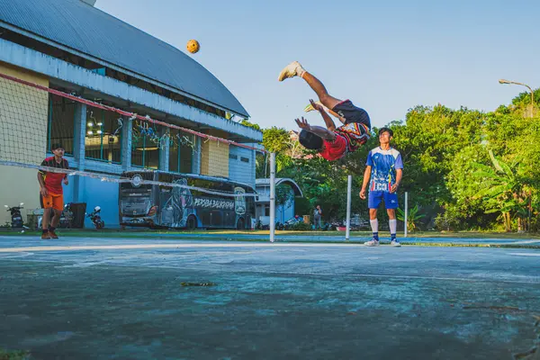 Balikpapan, Endonezya - 1 Ağustos 2024. Sepak Takraw, Güneydoğu Asya kökenli geleneksel bir spordur..
