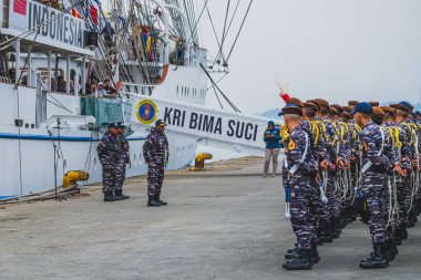 Balikpapan, Endonezya - 27 Ekim 2024. Donanma Adayları Seyirciyi Şaşırtmak İçin Hazırlanın