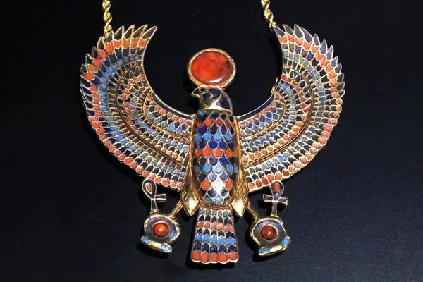 Nyaklánc Sólyom Medállal Tutankhamon Sírjából — Stock Fotó