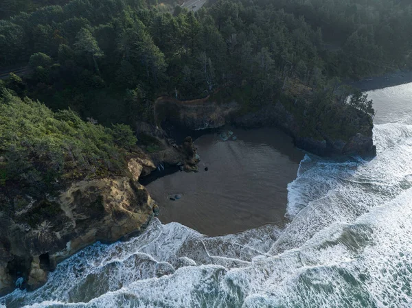 Zimny Ocean Spokojny Zderza Się Chropowatym Wybrzeżem Północnego Oregonu Ten — Zdjęcie stockowe