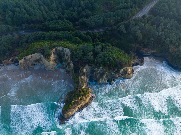 Der Kalte Pazifik Spült Gegen Die Zerklüftete Küste Des Nördlichen — Stockfoto