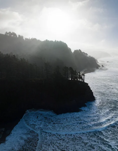 Poranne Światło Słoneczne Oświetla Spektakularne Wytrzymałe Wybrzeże Północnego Oregonu Ten — Zdjęcie stockowe