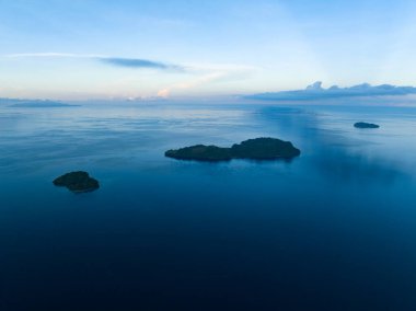 Calm seas surround remote, tropical islands in the Solomon Islands. This beautiful Melanesian island nation harbors extraordinary marine and terrestrial biodiversity.