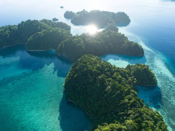 Bright Sunrise Illuminates Dramatic Limestone Islands Rise West Papua Beautiful — Stock Photo, Image