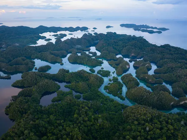 Las Islas Escénicas Dentro Isla Más Grande Gam Están Bordeadas — Foto de Stock