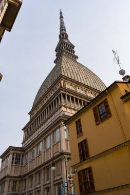 Torino, İtalya - Ekim 04.2023: Köstebek Antonelliana, İtalya 'nın Torino kentinde bulunan tarihi bir binadır. İçinde Ulusal Sinema Müzesi var..