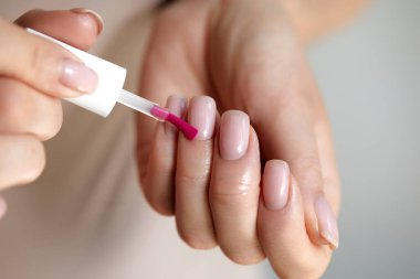 Çivi Bakımı ve Manikür. 