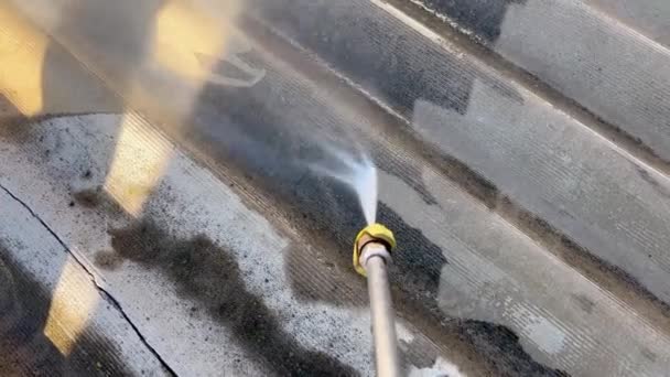 Yüksek Basınçlı Temizleyici Ile Çatı Temizliği Çatıların Verimli Temizlenmesi Basınçlı — Stok video