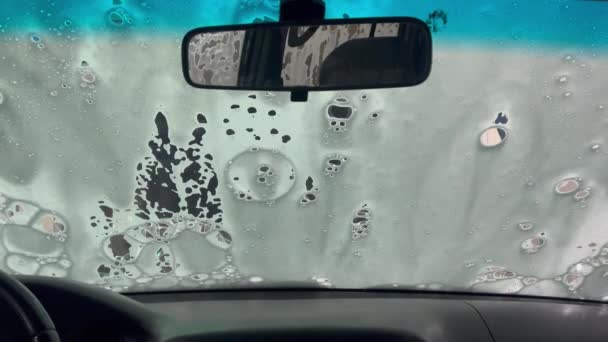 Gotas Espuma Correm Pelo Vidro Solução Sabão Carro Textura Detergente — Vídeo de Stock