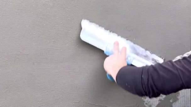 Proces Stopverf Betonnen Muur Met Een Metalen Spatel Renovatie Van — Stockvideo
