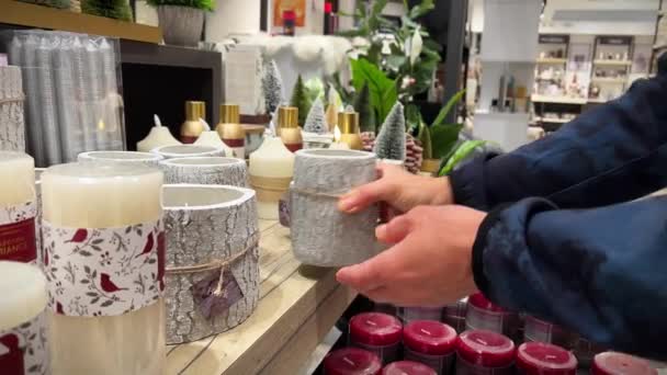 Mississauga Canada Shopping Choosing Cor Decorative Large Candle Tree Bark — Stock Video