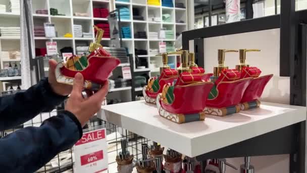 미시소가 캐나다 선물의 디스펜서 여자는 휴일에 선물을 시즌입니다 크리스마스 — 비디오