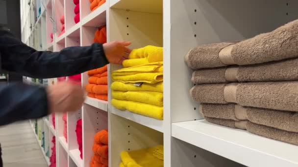 Buying Premium Towels Your Family Plain Towels Rich Bright Colors — Stock Video