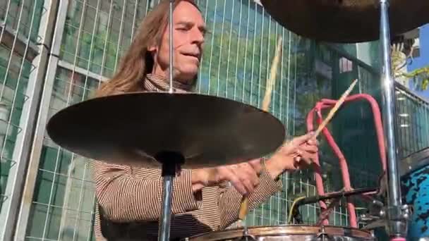 Toronto 2023 Street Drummer Video Drummers Solo Sunlight Illuminates Drummer — Stock Video