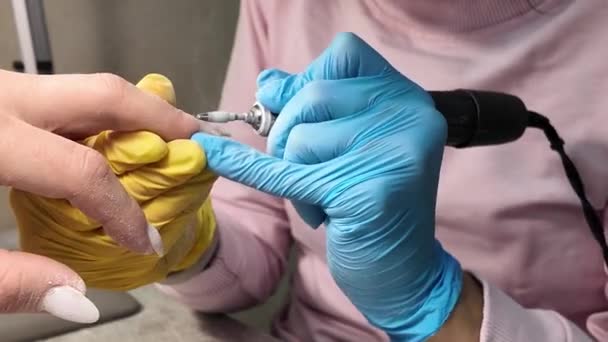 Manicure Close Clients Hand Hands Manicurist Polishing Nails Manicure Cutter — Video