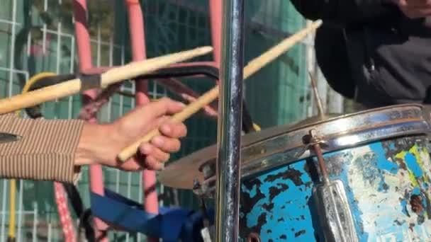 Drumsticks Hands Drummer Street Musician Gives Solo Concert Percussion Instruments — Stock Video