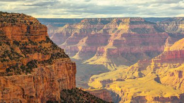 Yavapai Point yakınlarındaki Grand Canyon Ulusal Parkı. Grand Canyon Ulusal Parkı 'nın Güney Rim' i. Arizona, Büyük Kanyon Manzarası.