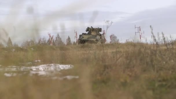 Handheld Shot Opancerzony Ukraiński Personel Lotniskowiec Teren Szkolenia Wykonuje Ćwiczenia — Wideo stockowe
