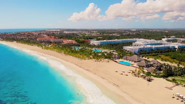 Vista Aérea Turistas Disfrutando Resort Tropical Océano Vista Aérea Playa — Foto de Stock