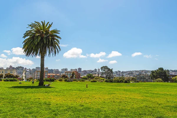San Francisco California April 2017 Poeple Relax Enjoy Outdoor Activities — Stock Photo, Image