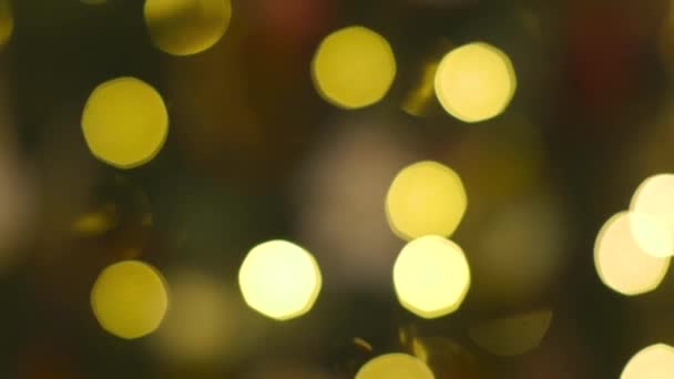Sluit Een Kerstboom Lichten Glinsteren Nachts Met Out Focus Achtergrond — Stockvideo