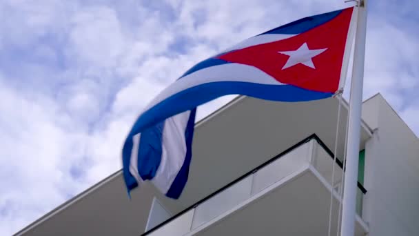 Bandera Cubana Frente Hotel Lujo Vacaciones Los Resorts Cuba Hotel — Vídeos de Stock
