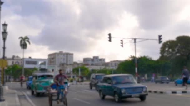 Жизнь Городе Гаване Главная Улица Гаваны Куба Старинные Американские Автомобили — стоковое видео
