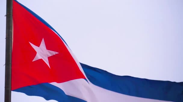 Küba Bayrağı Ağır Çekim Dalgalanması Rüzgarda Dalgalanan Küba Bayrağı Rüzgarda — Stok video
