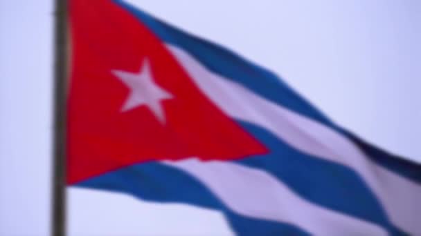 Бурред Куба Медленно Движется Ожидании Кубинский Флаг Развевается Ветру Крупный — стоковое видео