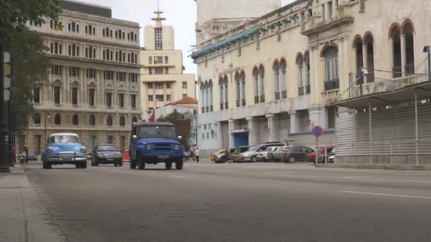 Havana Şehir Hayatı Havana Nın Eski Yoksul Bölgesinde Balkonlu Eski — Stok video
