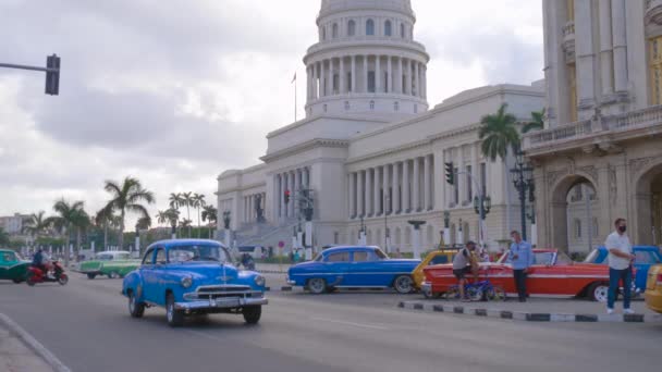 Habana Cuba Ene 2022 Tráfico Habana Tráfico Cruce Central Cuba — Vídeos de Stock