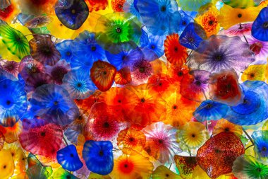 Bellagio Oteli 'ndeki tavan süsleri. Las Vegas, Nevada 'daki Bellagio Otel ve Kumarhanesinin tavanına yerleştirilen Dale Chihuly cam heykelinin yakın çekimi. Bellagio Oteli 'nin Tavanı