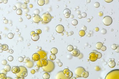 Sarı ve berrak su kabarcığı, karışım, oksijen.