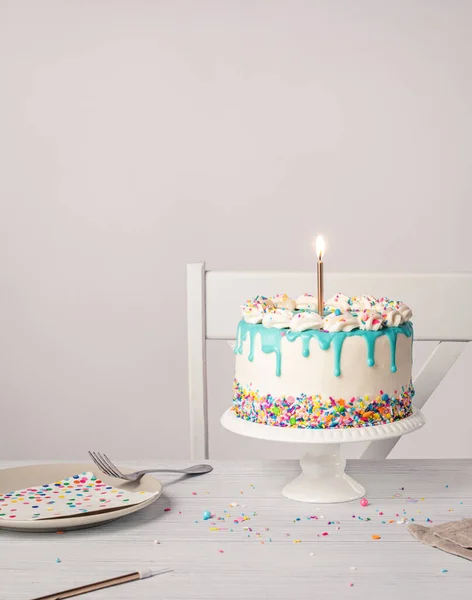Luogo Festa Compleanno Con Una Torta Alla Crema Burro Alla — Foto Stock