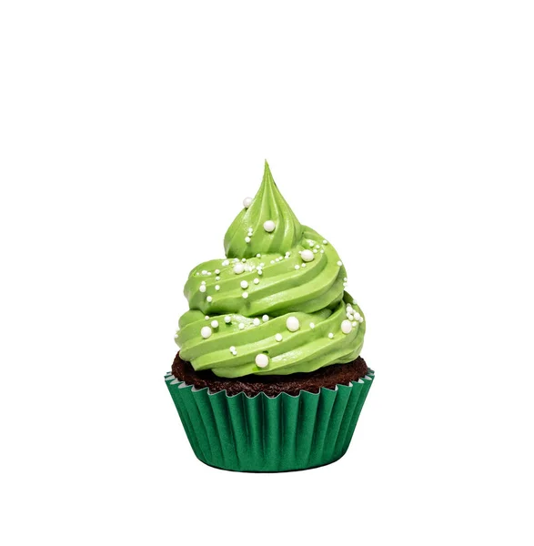 純白の背景に緑のバタークリームアイシングとスプリンクルが閉じ込められたカップケーキ — ストック写真